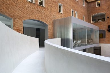2019 - MX - ES - Colegio Señora del Pilar _23A1870 - IN FS - CREA Pablo Moreno Mansilla - Appli Revestidec - ©Anna Elias Manén - TAGS school